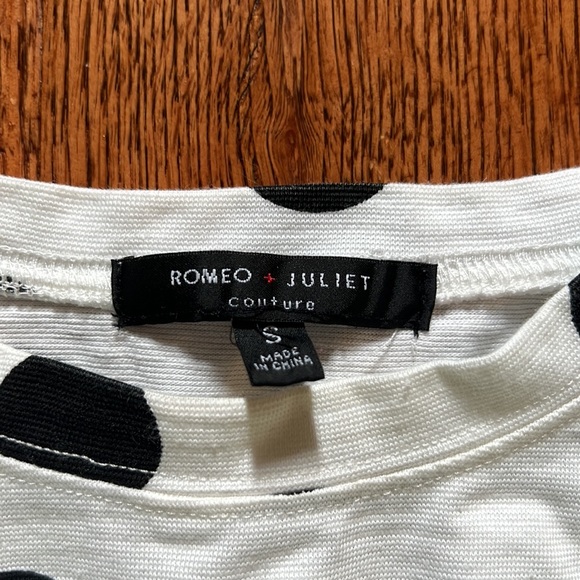 Romeo & Juliet Couture Blouse - Picture 3 of 5